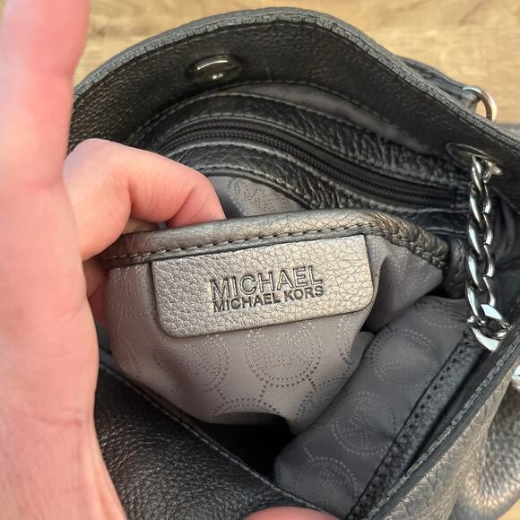 Michael Michael Kors Silver Pebbled Leather Shoulder Crossbody Bag w/ Dustbag - Picture 8 of 13